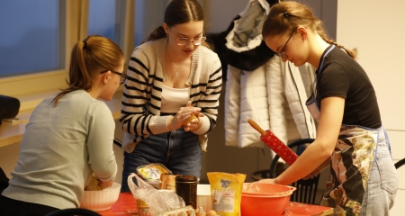 Adventi kekszsütő verseny